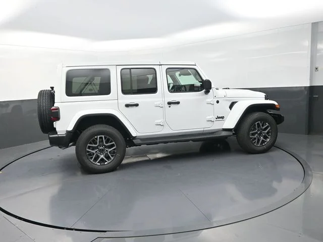 New 2026 Bright White Clear-Coat Exterior Paint Jeep Sahara image 10