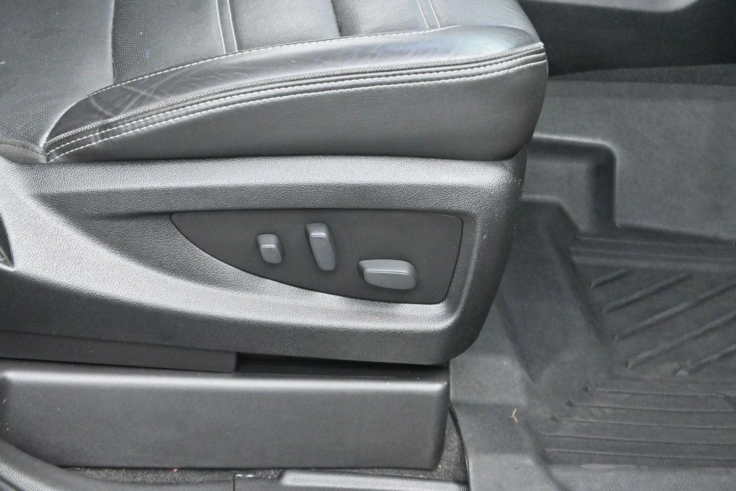 Used 2020 Summit White GMC Denali image 40