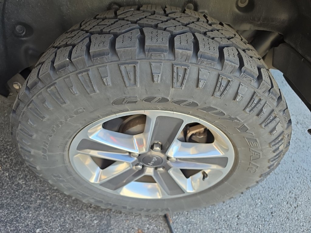 Used 2020 Punkn Metallic Clearcoat Jeep Unlimited Sahara image 7