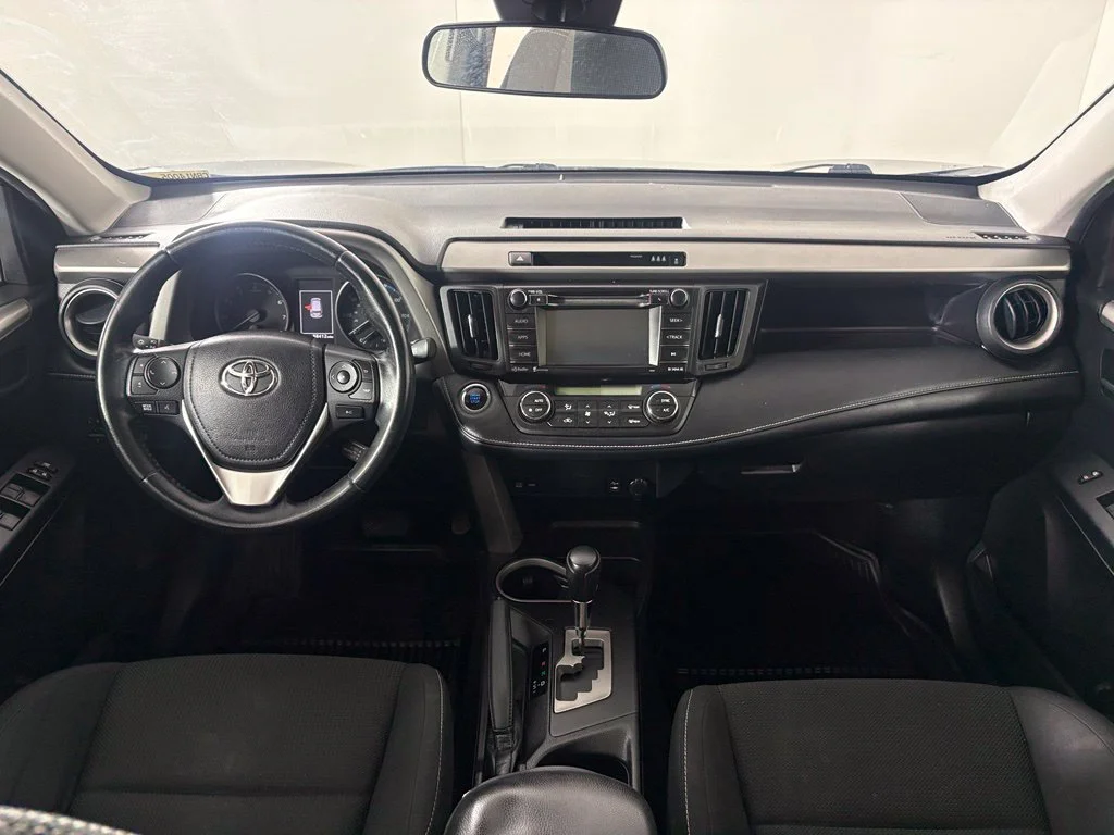 Used 2018 Black Toyota XLE image 38