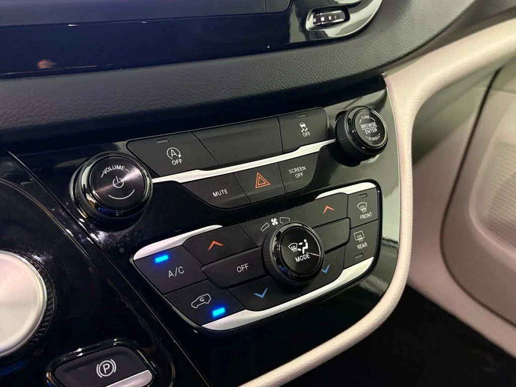 Used 2023 White Chrysler LX image 33