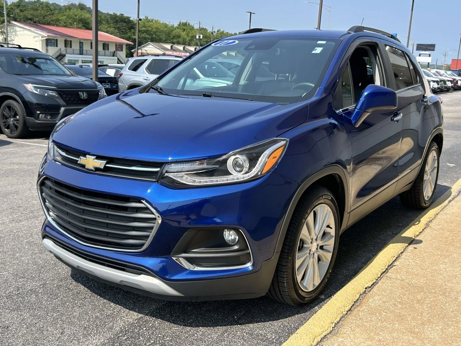 Used 2017 Blue Chevrolet FWD 4dr Premier image 4