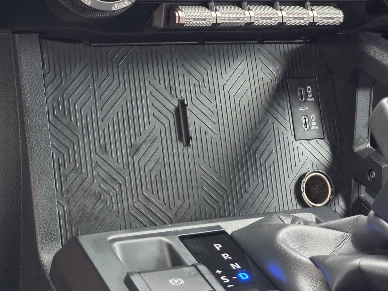 2025 Toyota Tacoma SR5 - Photo 21