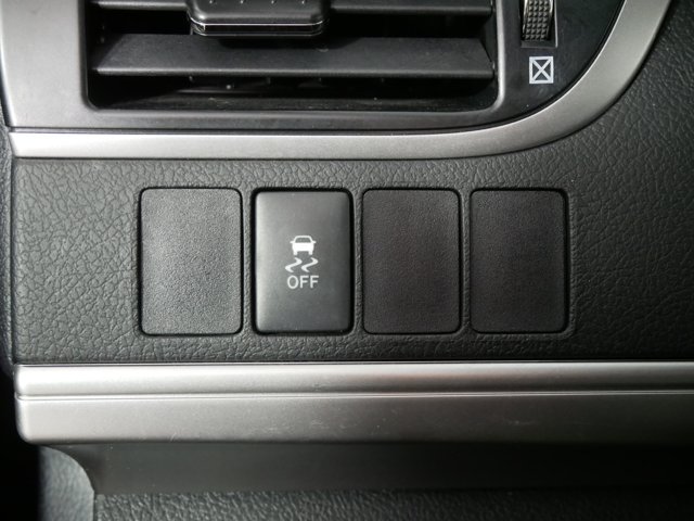 Used 2014 Magnetic Gray Metallic Toyota SE image 25