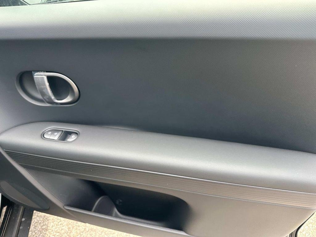 2025 Hyundai IONIQ 5 SE - Photo 7