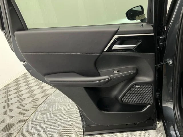 Used 2025 Moonstone Gray Metallic/Black Roof Mitsubishi SE image 46