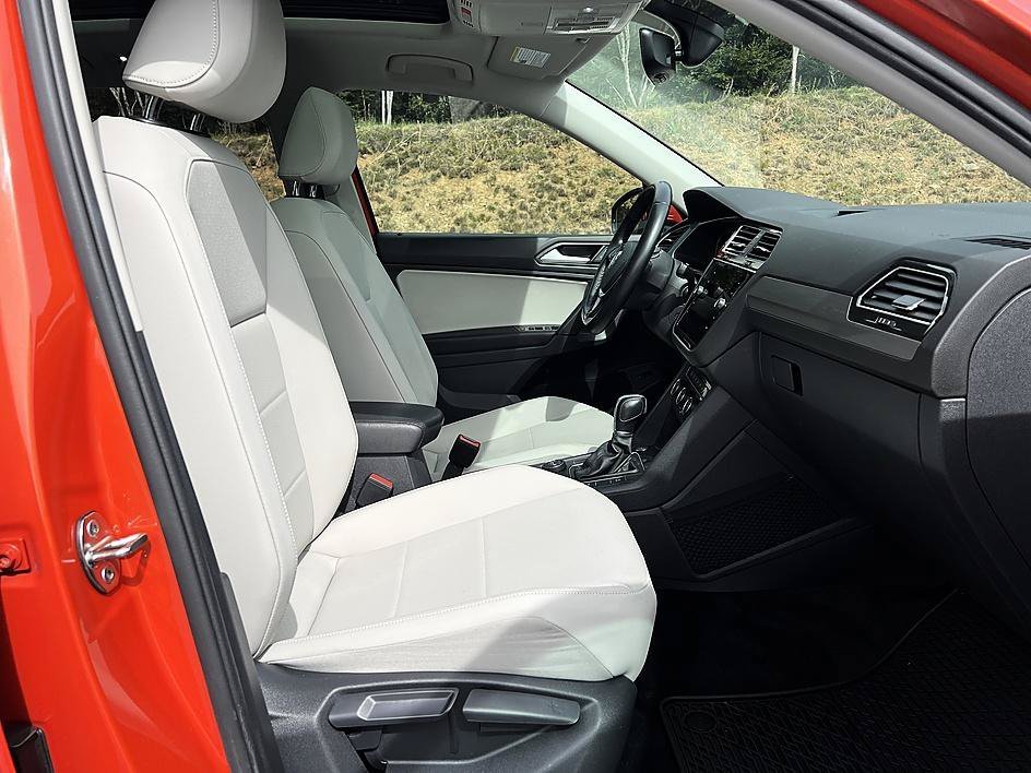 Used 2019 Cardinal Red Metallic Volkswagen 2.0T SEL image 19