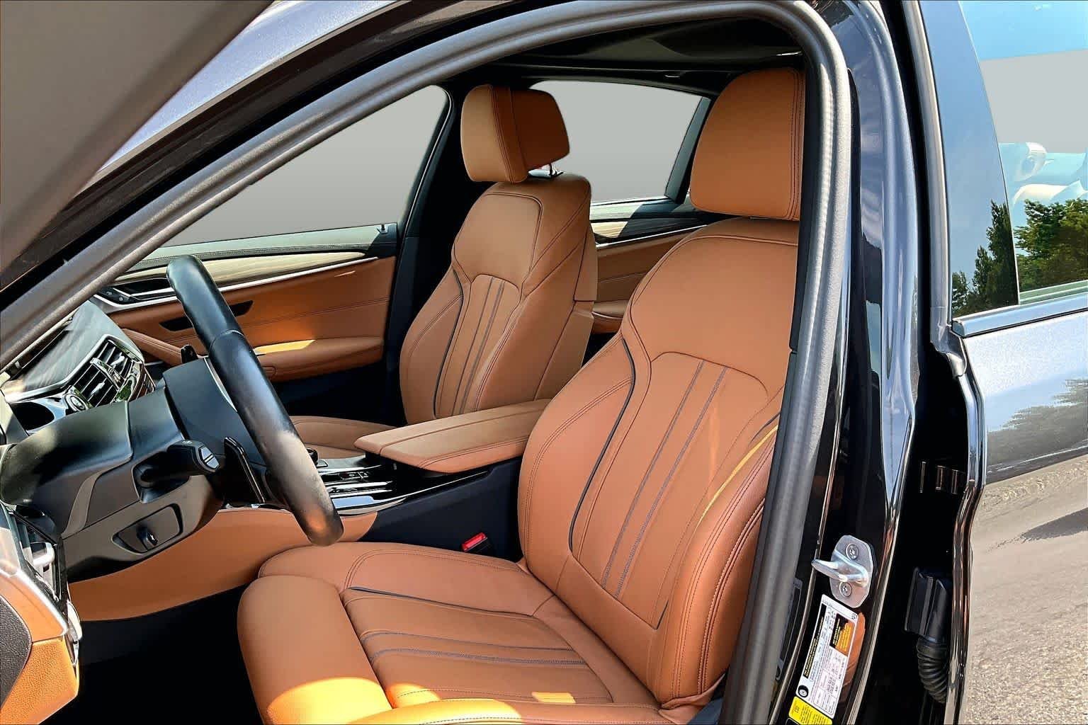 2023 BMW 5 Series M550i - Photo 7