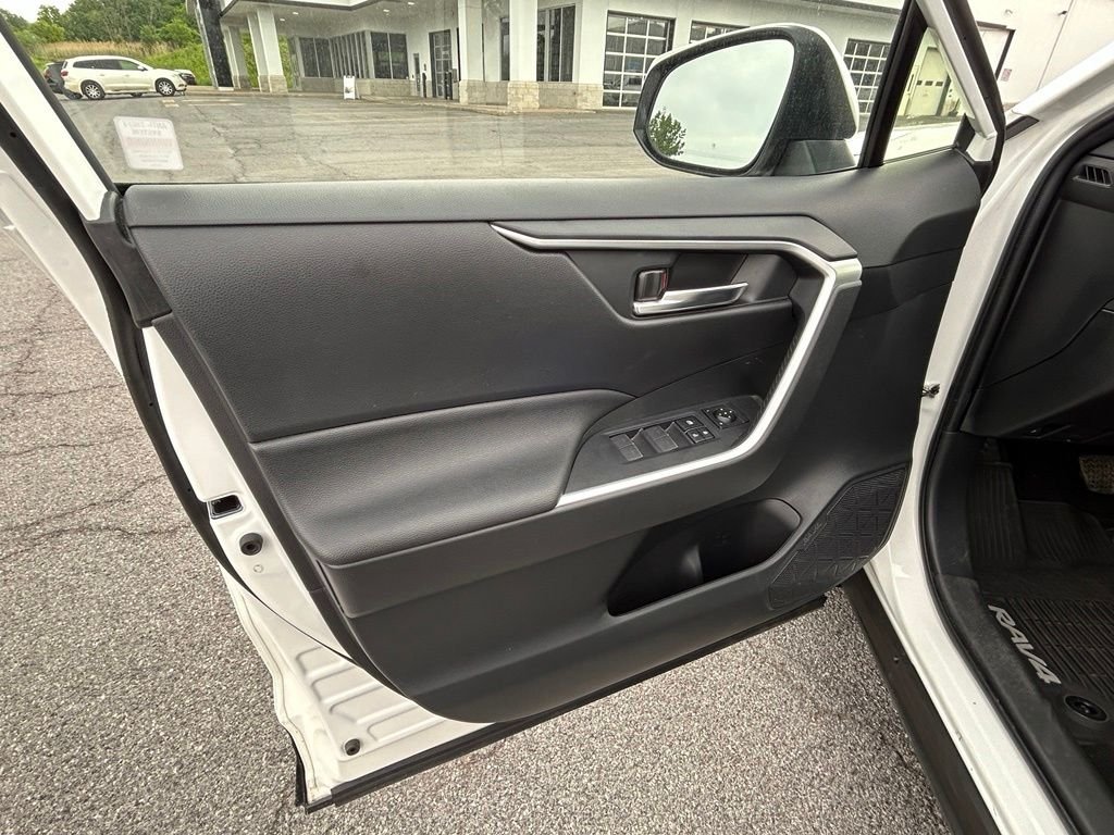 Used 2023 Ice Toyota SE image 22
