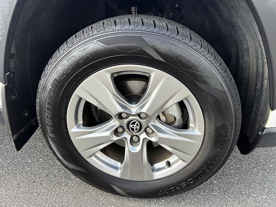 Used 2024 Ice Toyota XLE image 12