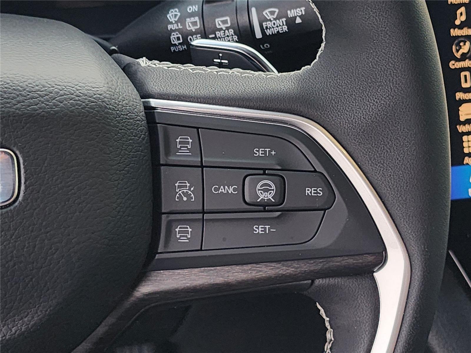 New 2026 Bright White Clearcoat Jeep Laredo Altitude image 13