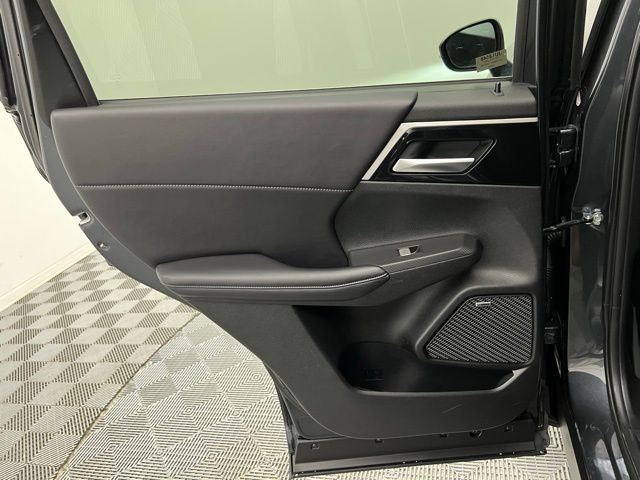 Used 2025 Moonstone Gray Metallic/Black Roof Mitsubishi SE image 46