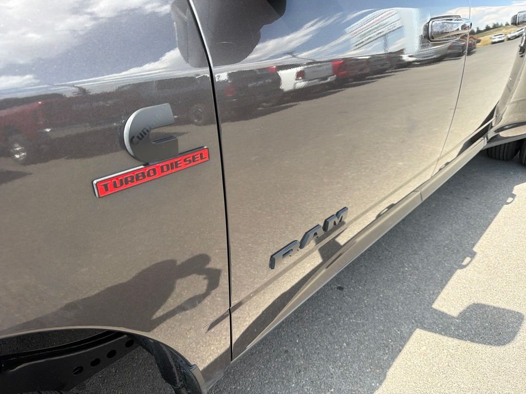 New 2026 Granite Crystal Metallic Clear-Coat Exterior Paint RAM Laramie image 15
