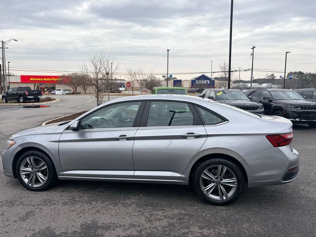 2024 Volkswagen Jetta SE - Photo 9