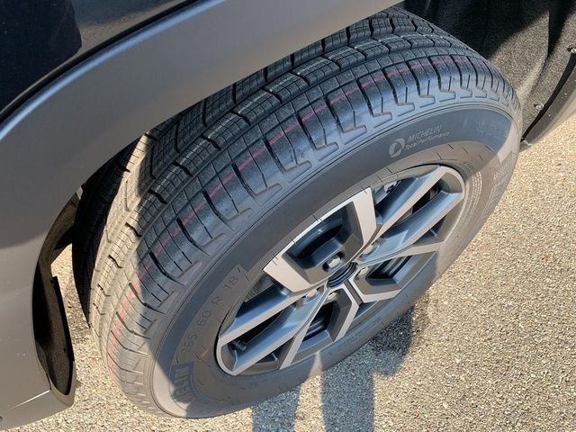 New 2027 High-Gloss Black Paint Jeep Laredo image 10