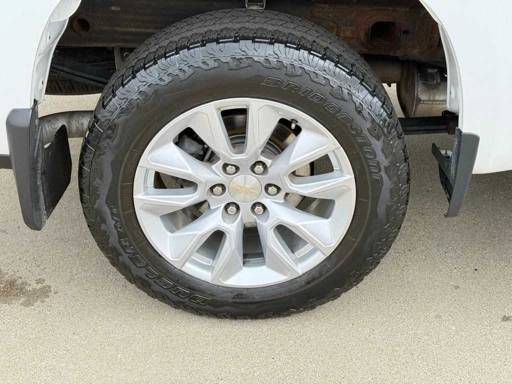 Used 2022  Chevrolet Custom image 18