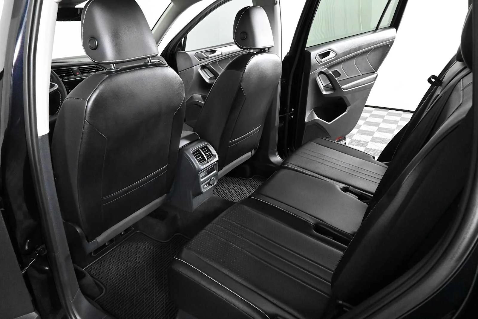 Certified Used 2022 Deep Black Pearl Volkswagen SE image 14