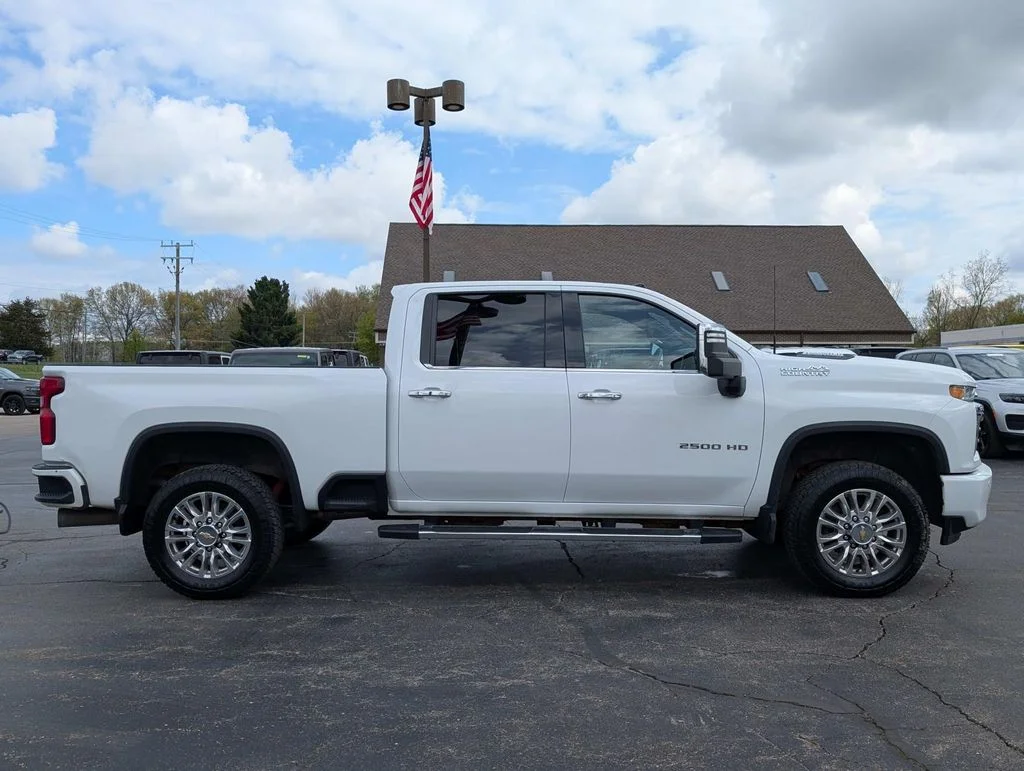 Used 2021 White Chevrolet High Country image 8