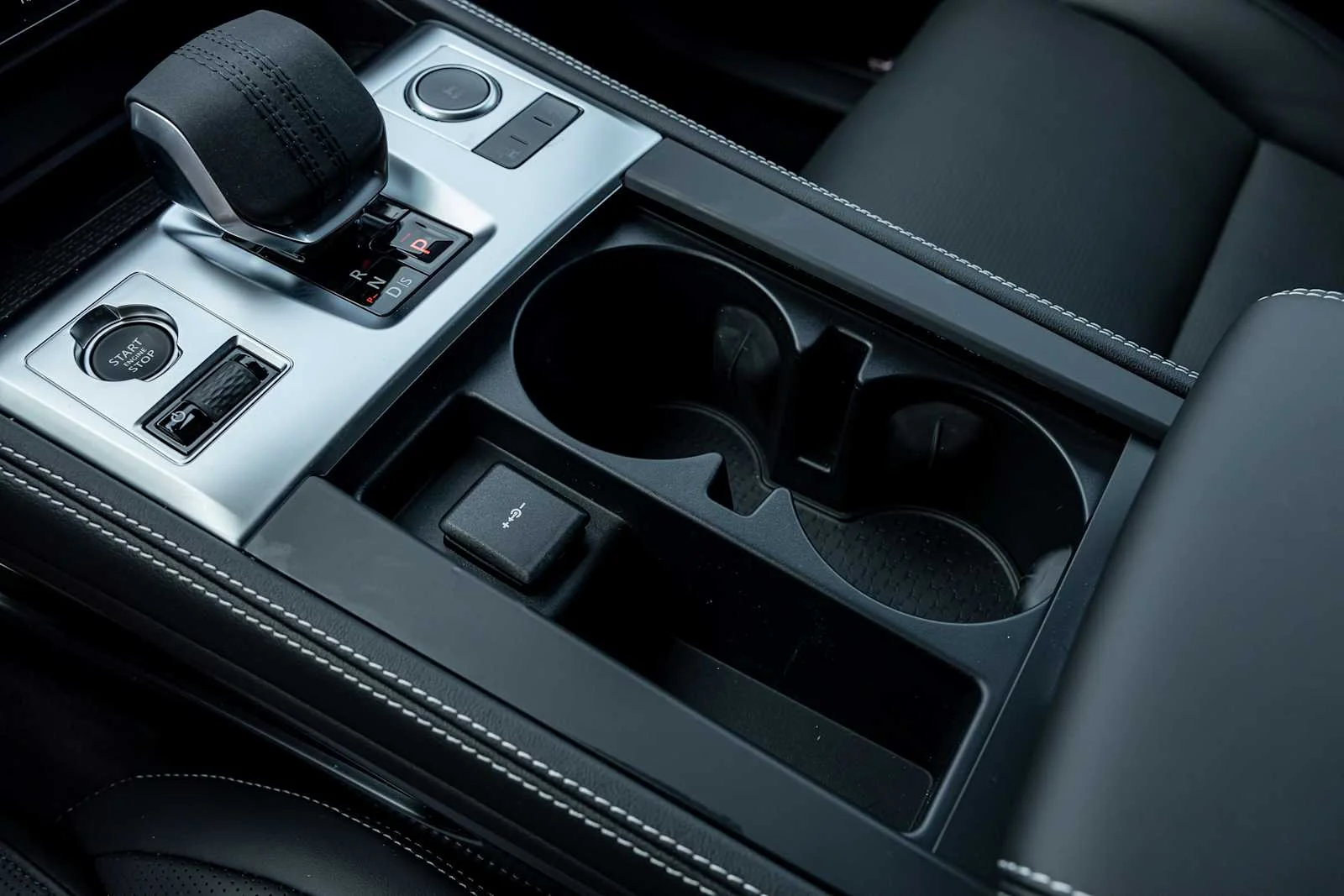 2026 Jaguar F-Pace R-Dynamic S - Photo 23
