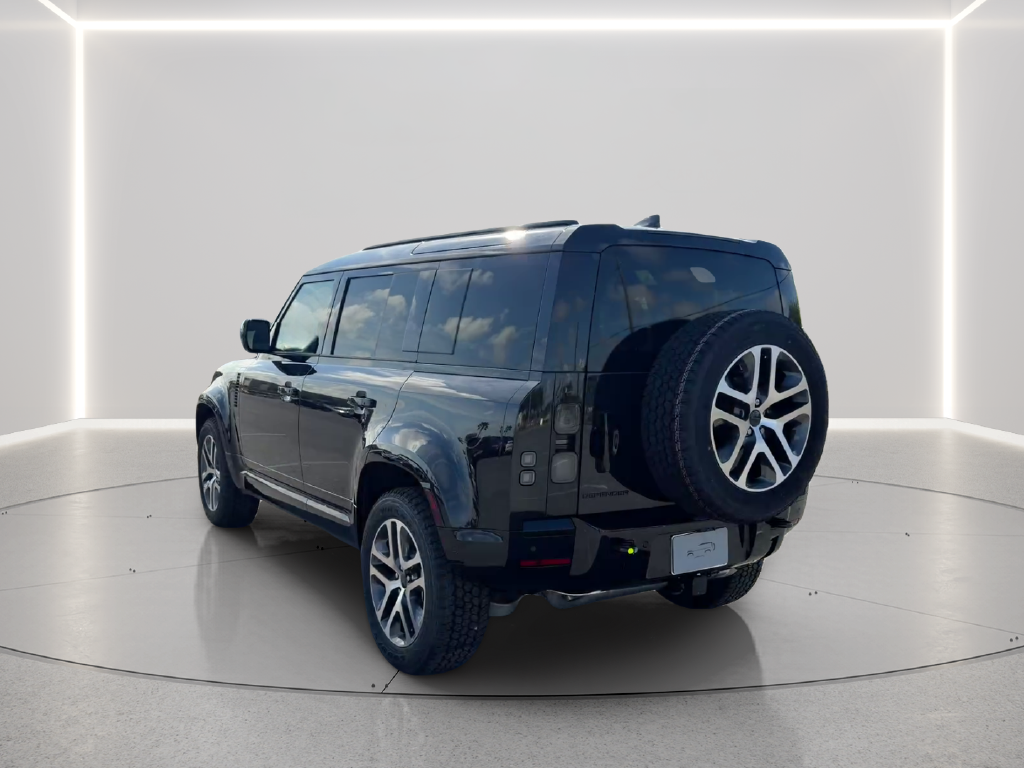 New 2026 Santorini Black Land Rover X-Dynamic SE image 7