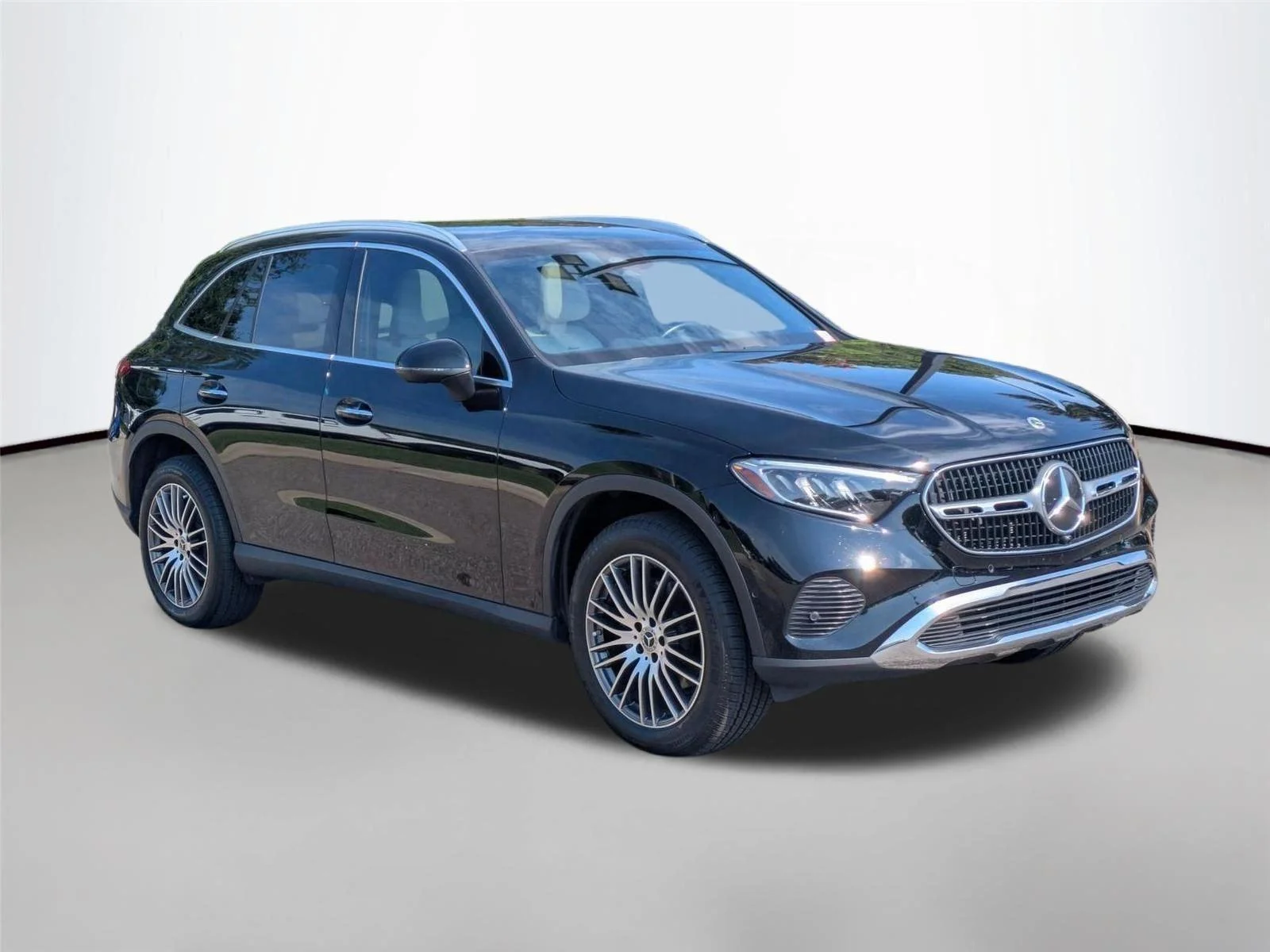 Used 2024 Black Mercedes-Benz GLC 300 image 4