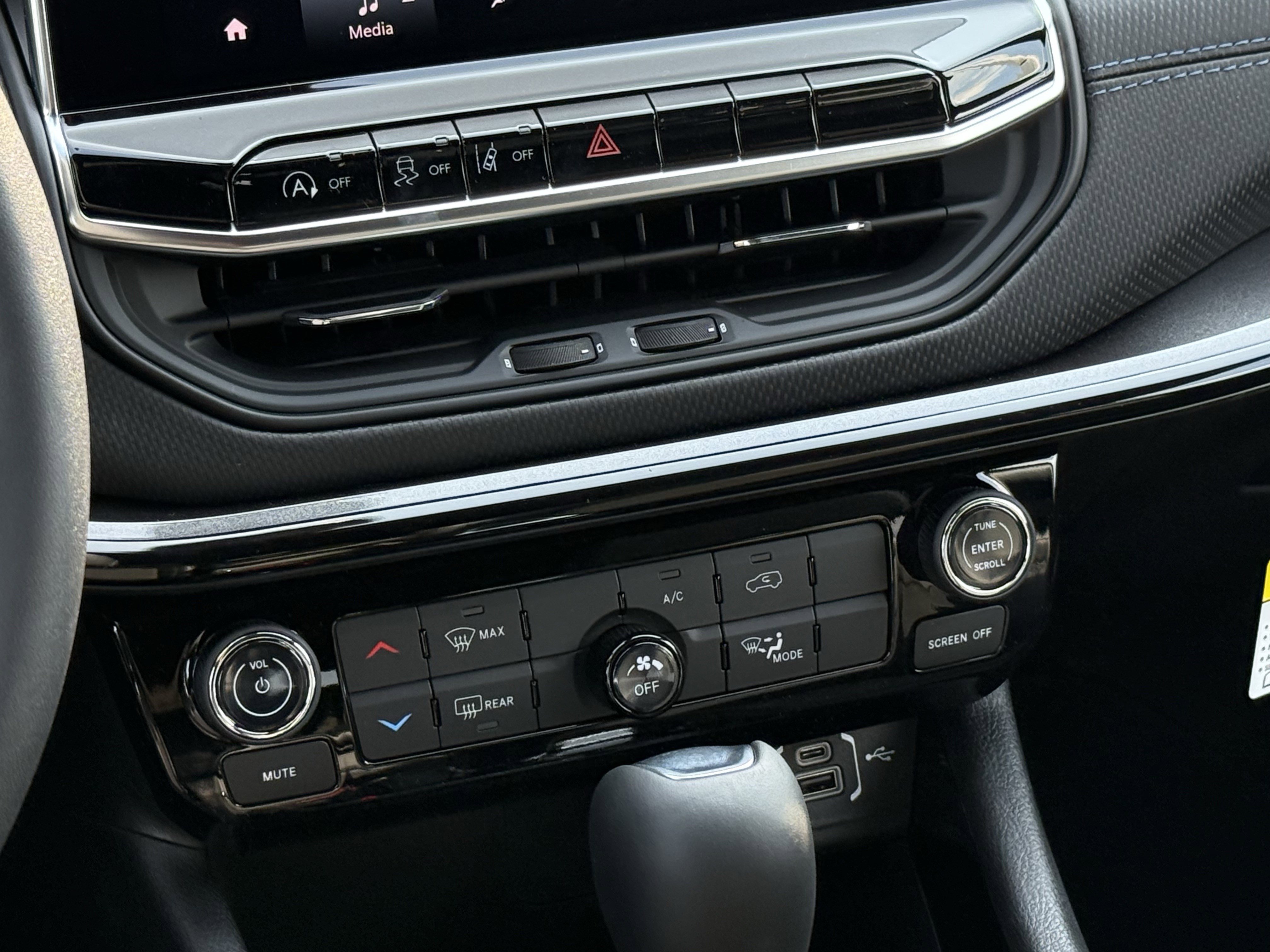 New 2026 Hydro Blue Pearlcoat Jeep Latitude Altitude image 13