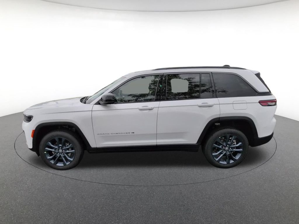 New 2026 Bright White Clear-Coat Exterior Paint Jeep  image 12
