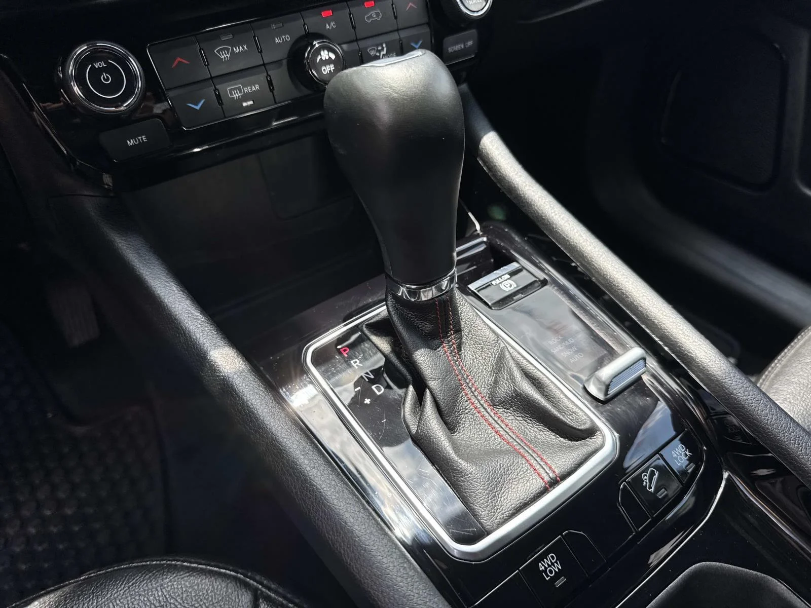 Used 2025 Bright White Clearcoat Jeep Trailhawk image 26