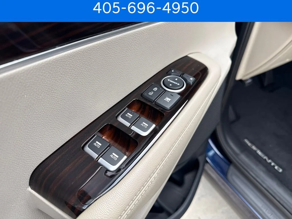 Pre-Owned 2020 Kia Sorento LX