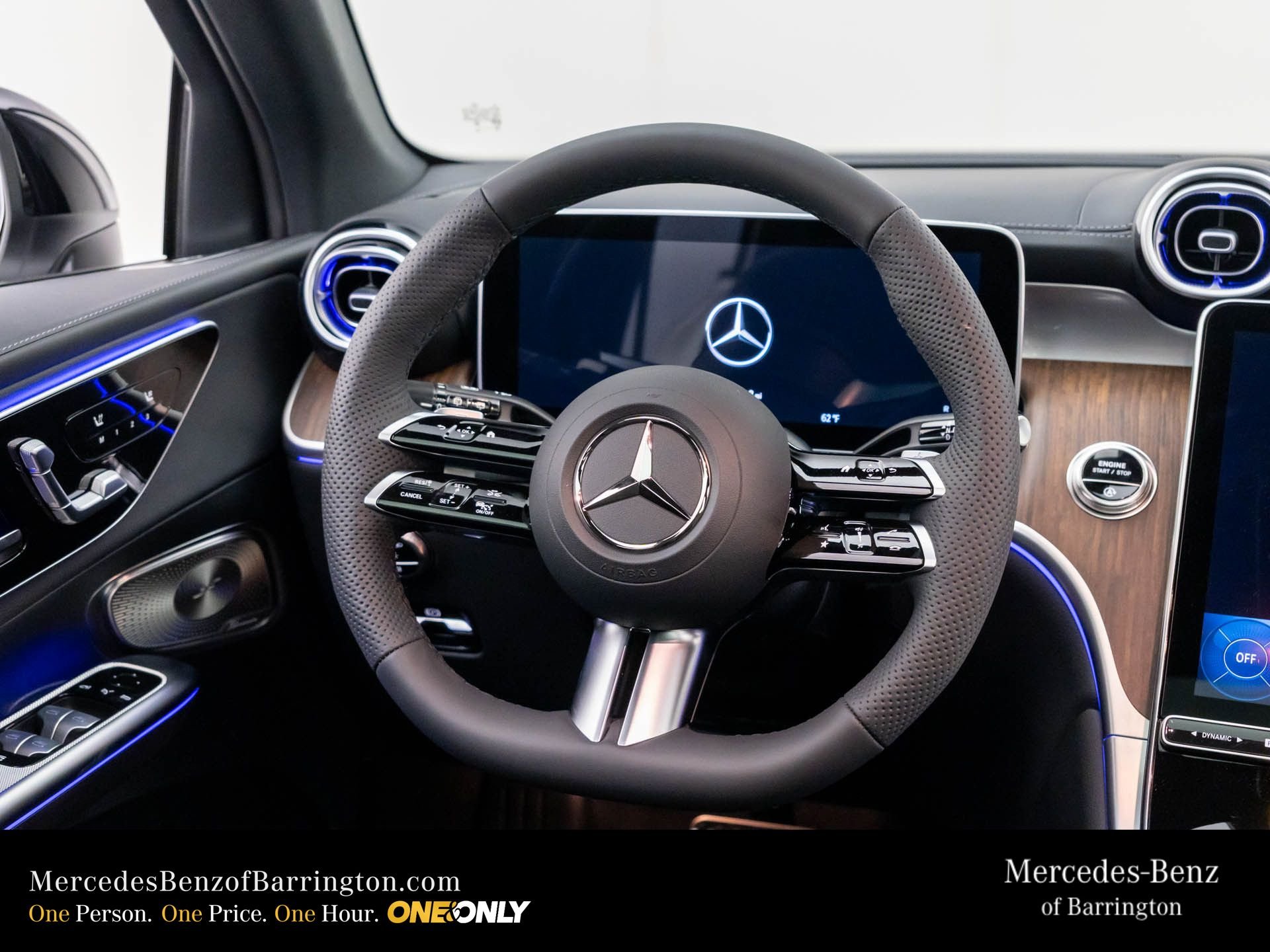 New 2026 MANUFAKTUR Moonlight White Metallic Mercedes-Benz GLC 300 image 12