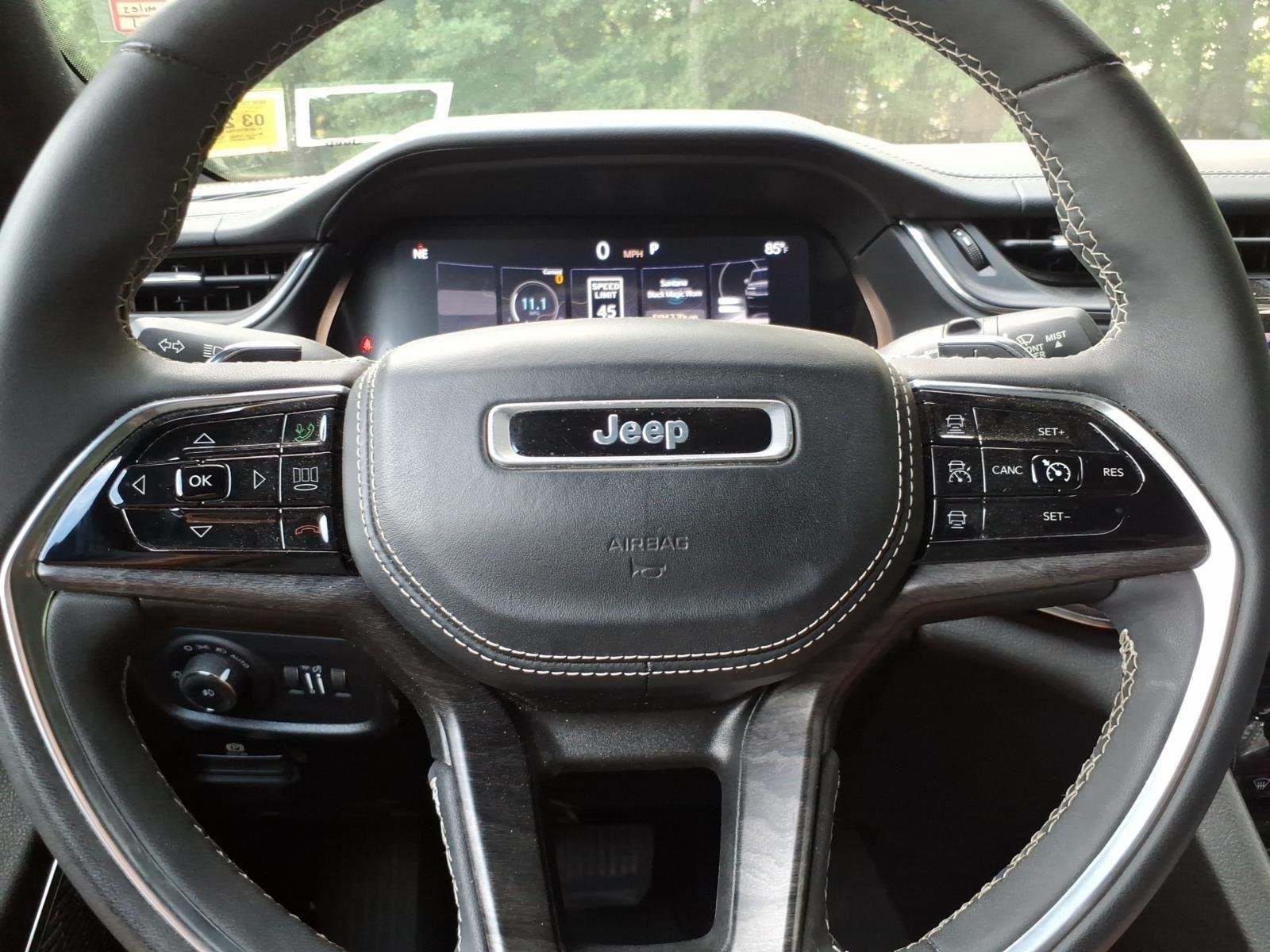 Used 2023 Diamond Black Crystal Pearlcoat Jeep Overland image 18