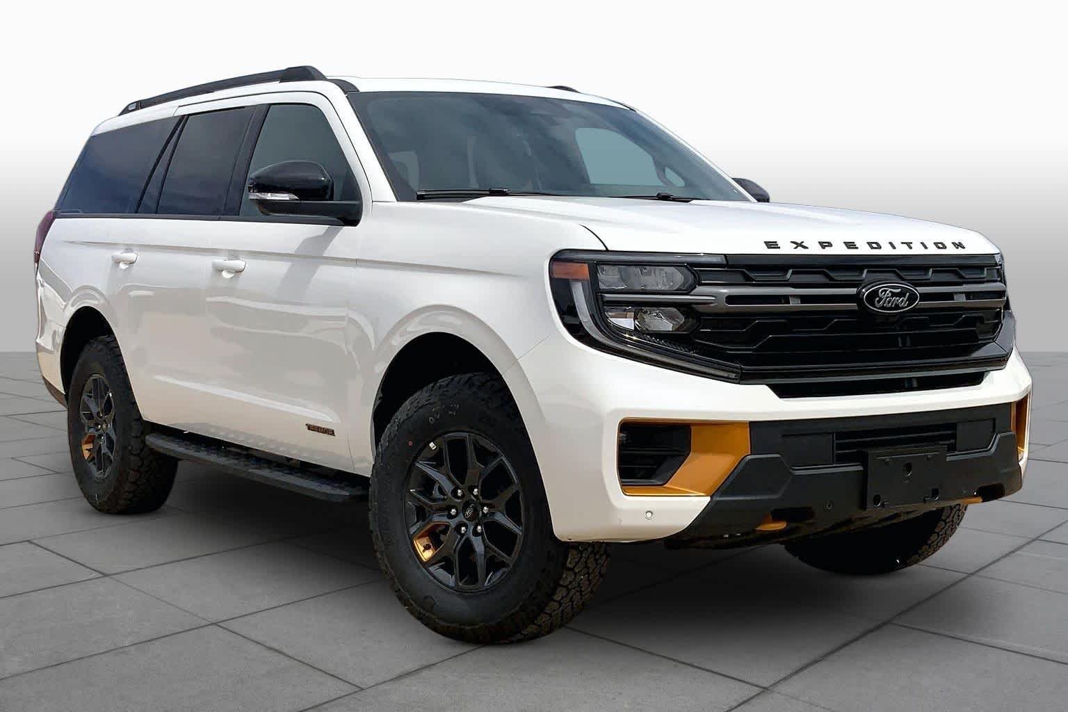 New 2026 Star White Metallic Tri-Coat Ford Tremor® image 2