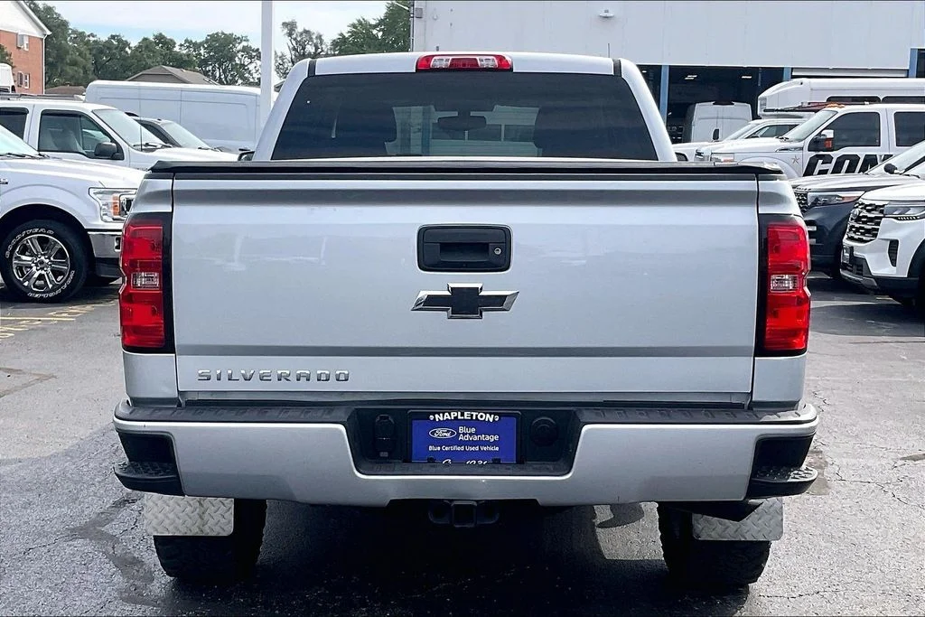 Used 2018 Silver Ice Metallic Chevrolet Custom image 3