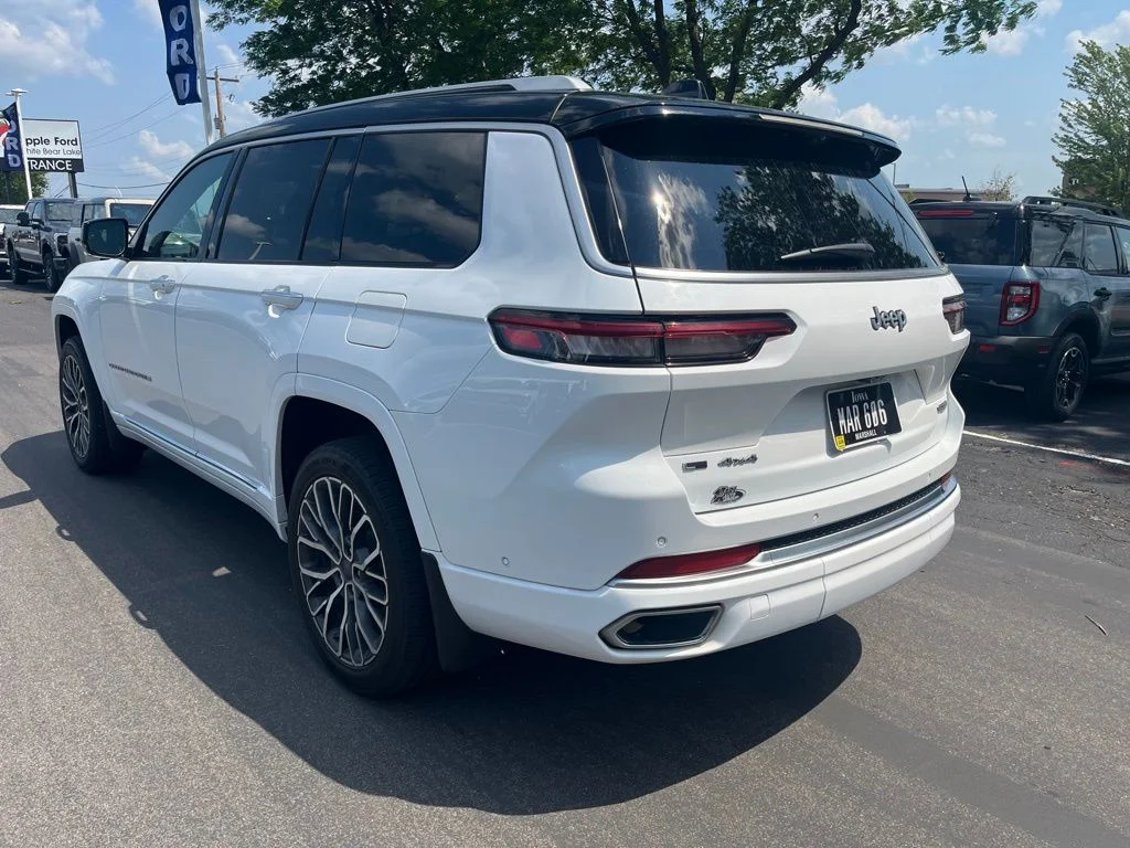 Used 2022 White Jeep Summit image 3