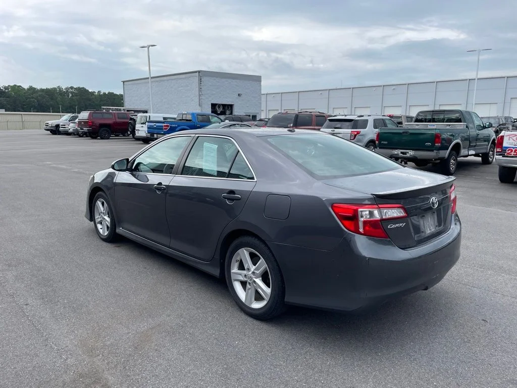 Used 2014 Gray Toyota SE image 3
