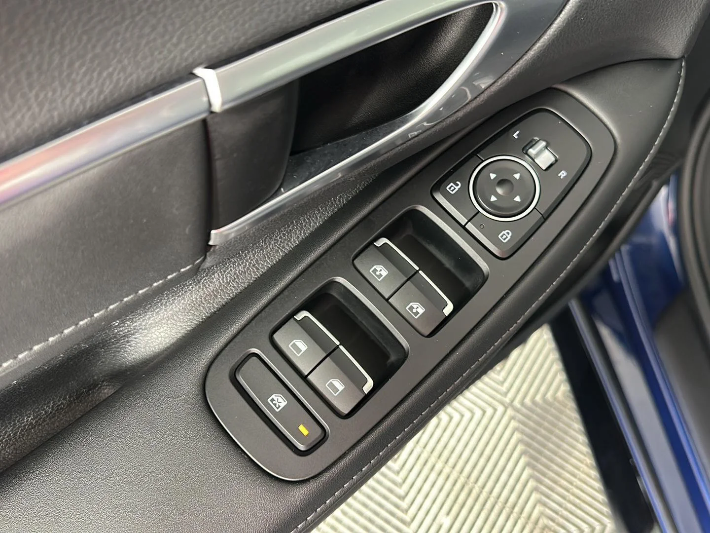 Used 2021 Stormy Sea Hyundai Limited image 7