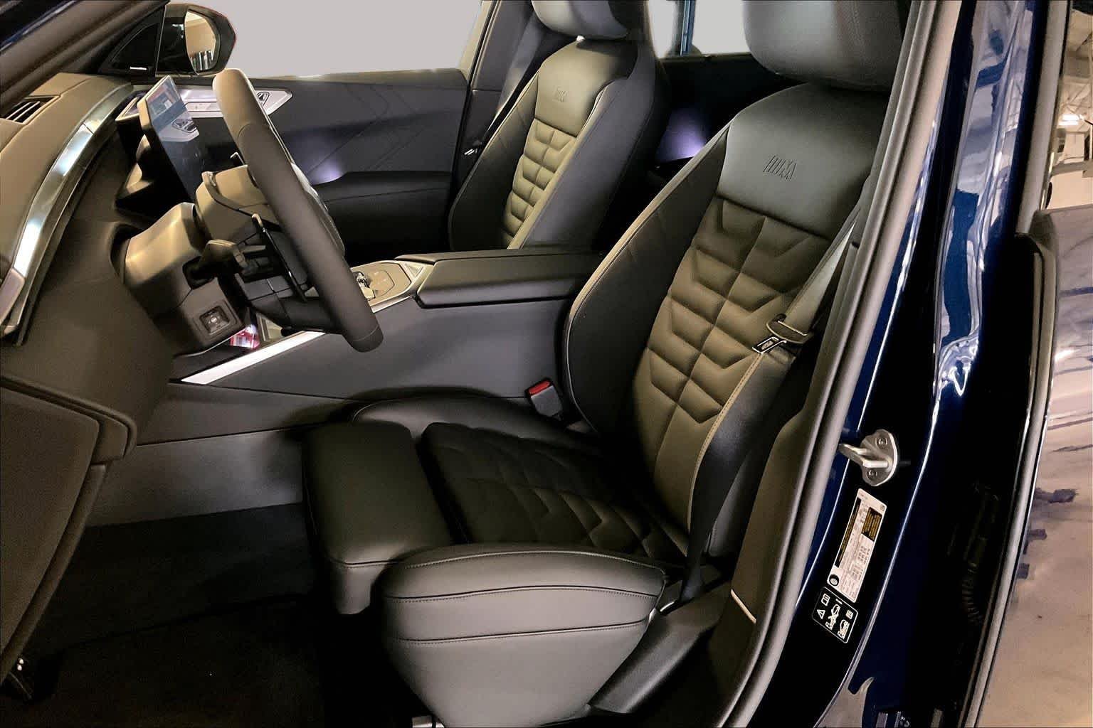 New 2027 Tanzanite Blue II Metallic BMW 40 xDrive image 9