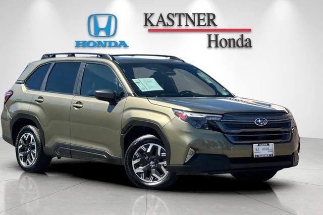 Used 2025 Green Metallic Subaru Premium image 1