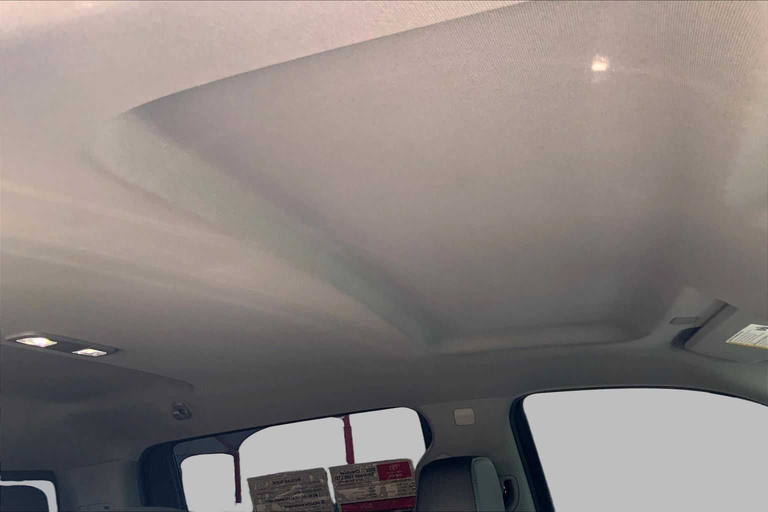 Used 2022 Summit White Chevrolet LTZ image 14