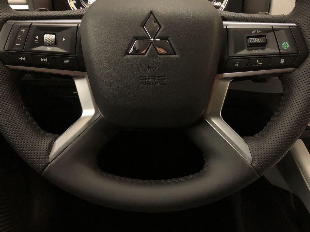 Used 2022 Mercury Gray Metallic Mitsubishi SEL image 25