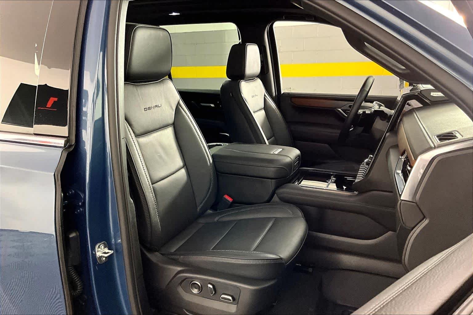 2026 GMC Yukon Denali - Photo 9