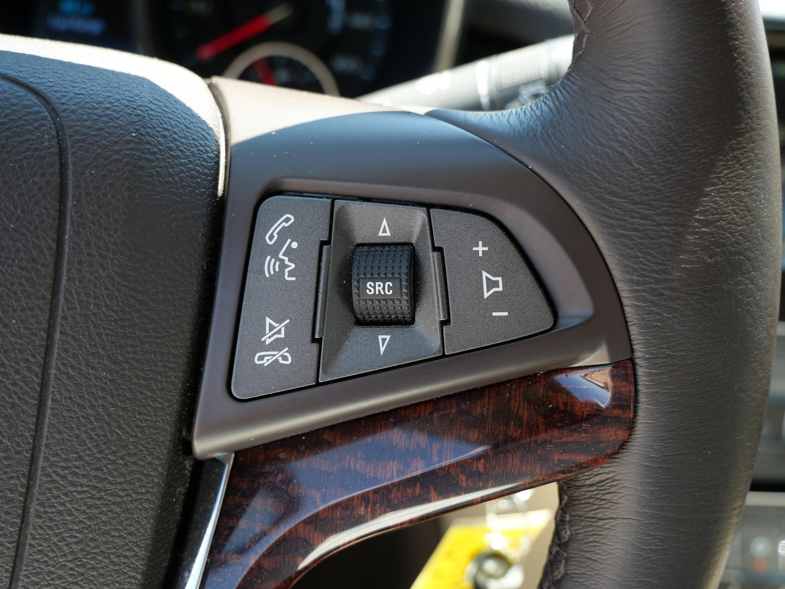 Used 2013 White Diamond Tricoat Chevrolet ECO image 29