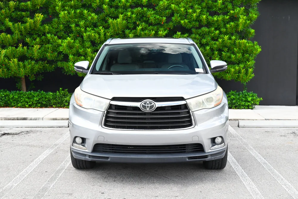 Used 2015 Silver Toyota Limited image 2