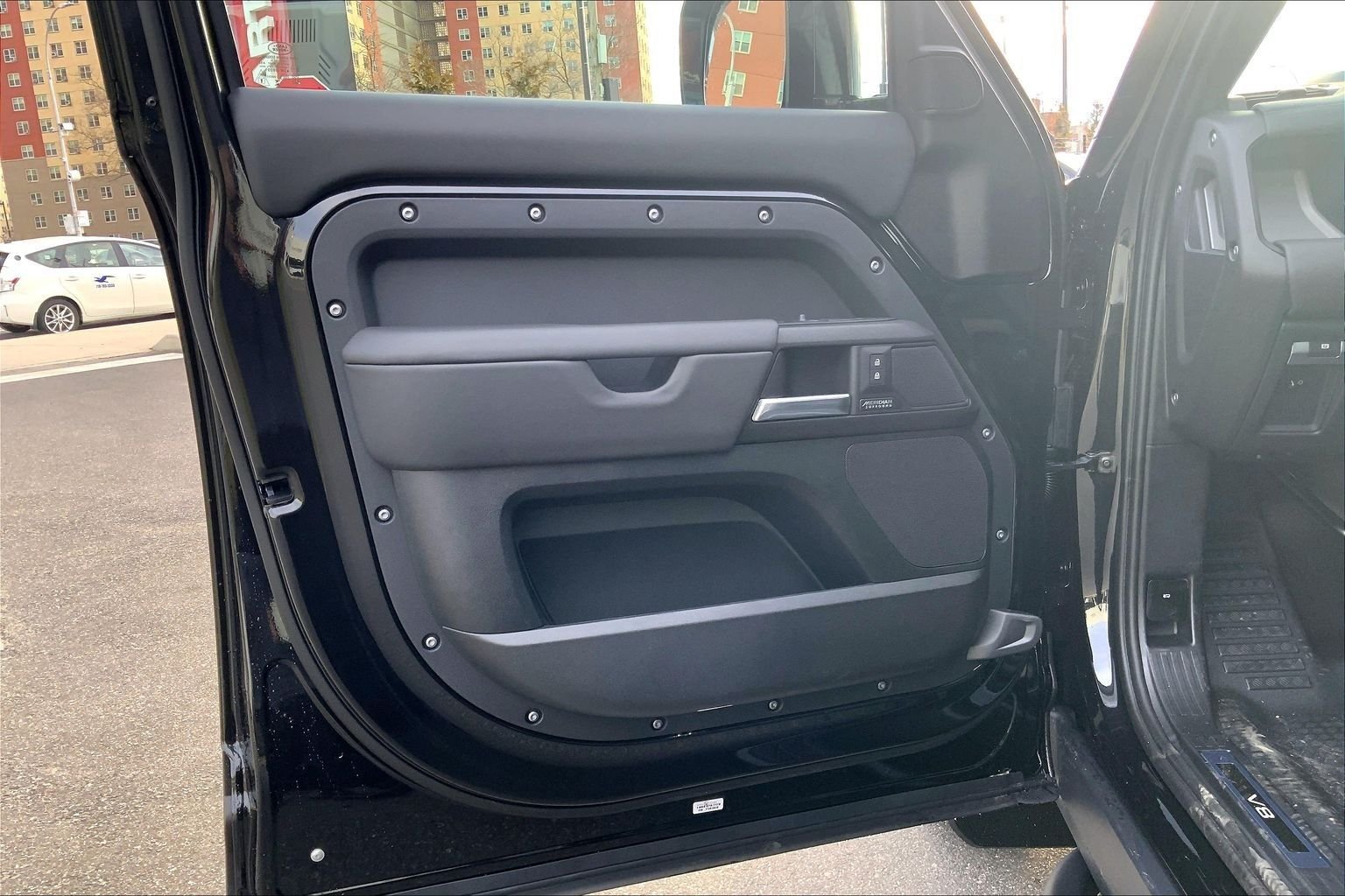 New 2026 Santorini Black Land Rover V8 image 10