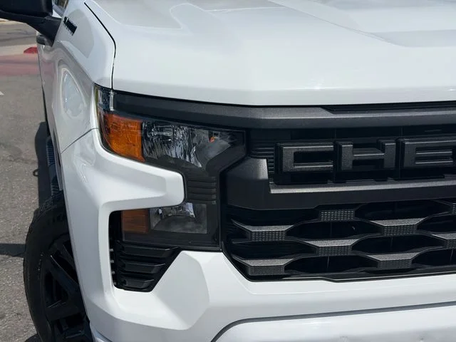 Used 2023 White Chevrolet Custom image 5