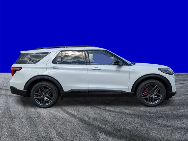 New 2026 Star White Metallic Tri-Coat Ford ST-Line image 3