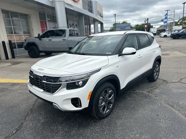 Used 2026 White Kia LX image 11