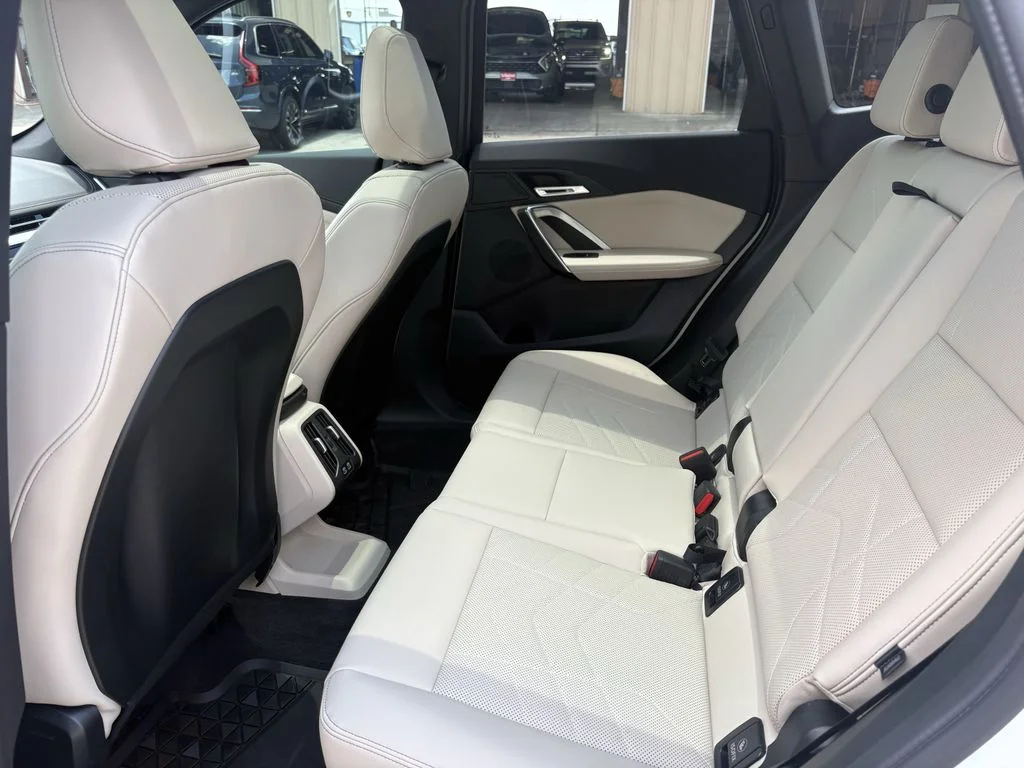 Used 2025 Alpine White BMW xDrive28i image 24
