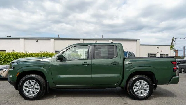 Used 2023 Green Nissan SV image 9
