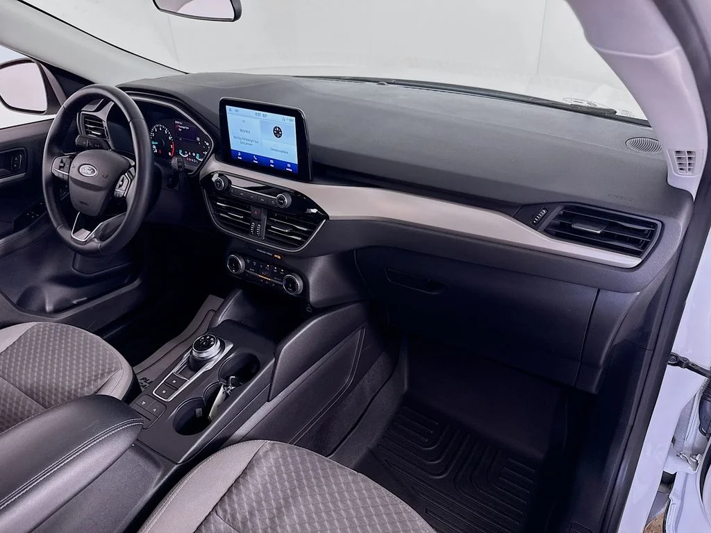 Used 2022 Oxford White Ford SE image 28